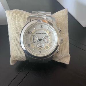 Mens Oversized Runway Silver-tone watch, 45mm.